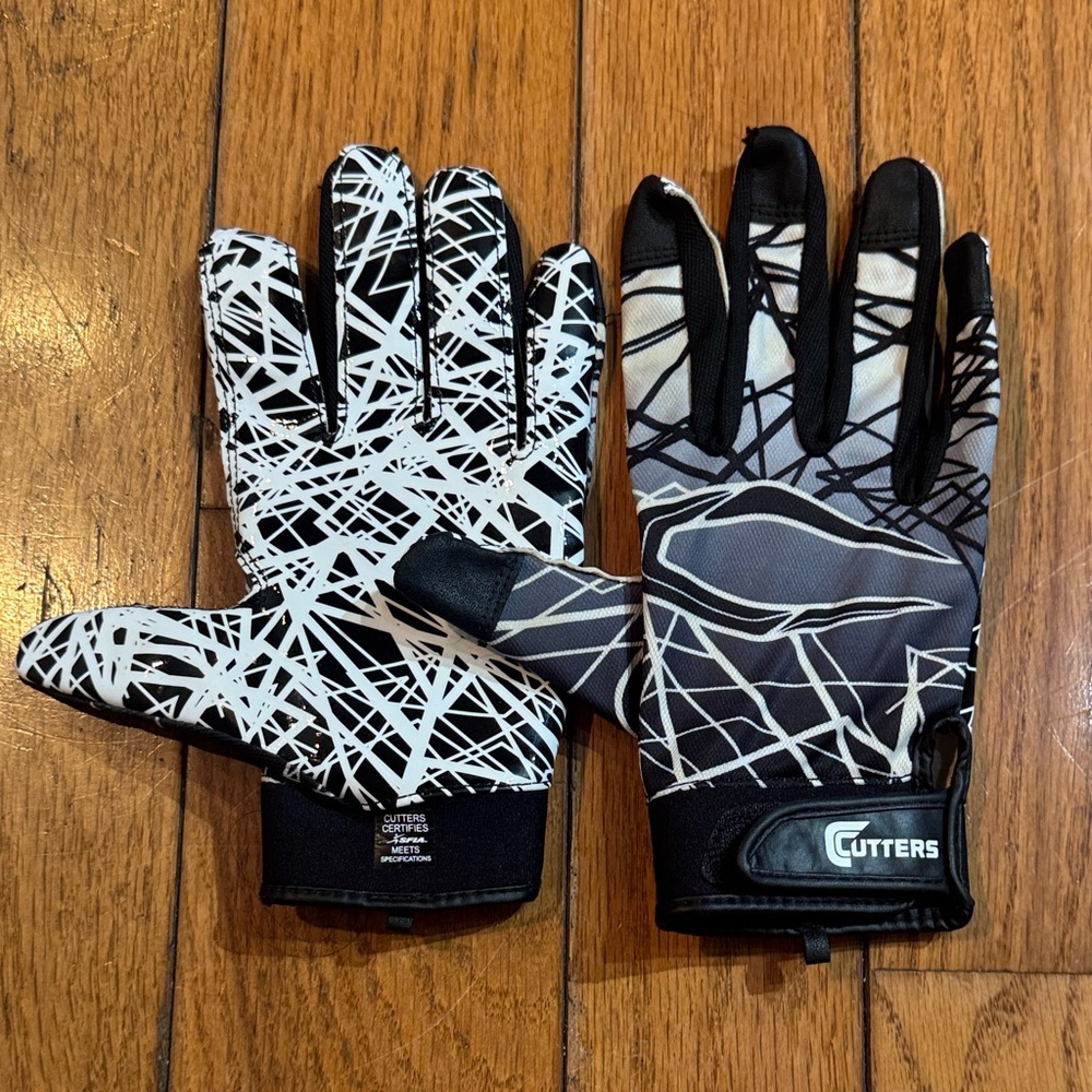 Cutters Black and White Football Gloves - Size M